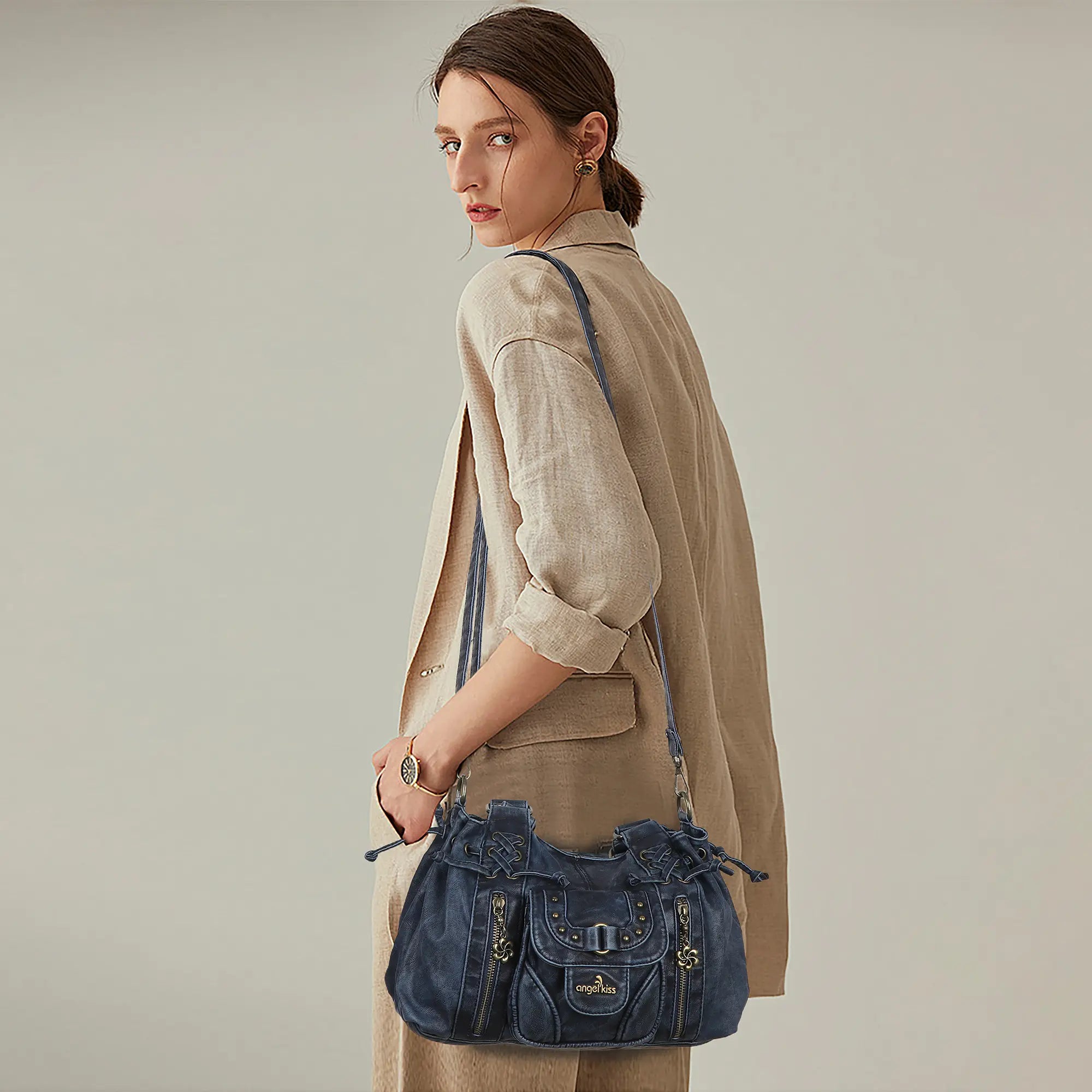  How to Style Outdoor-Inspired Bags: Practical Yet Trendy
